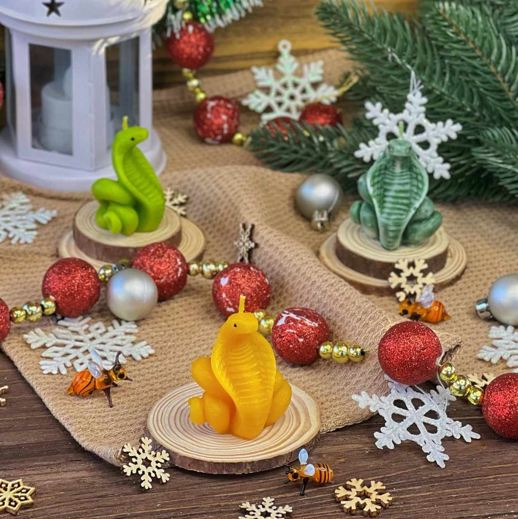 Свічка символ 2025 року "Змія мала"