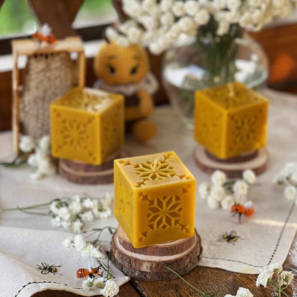 Свічка "Вишиванка куб"