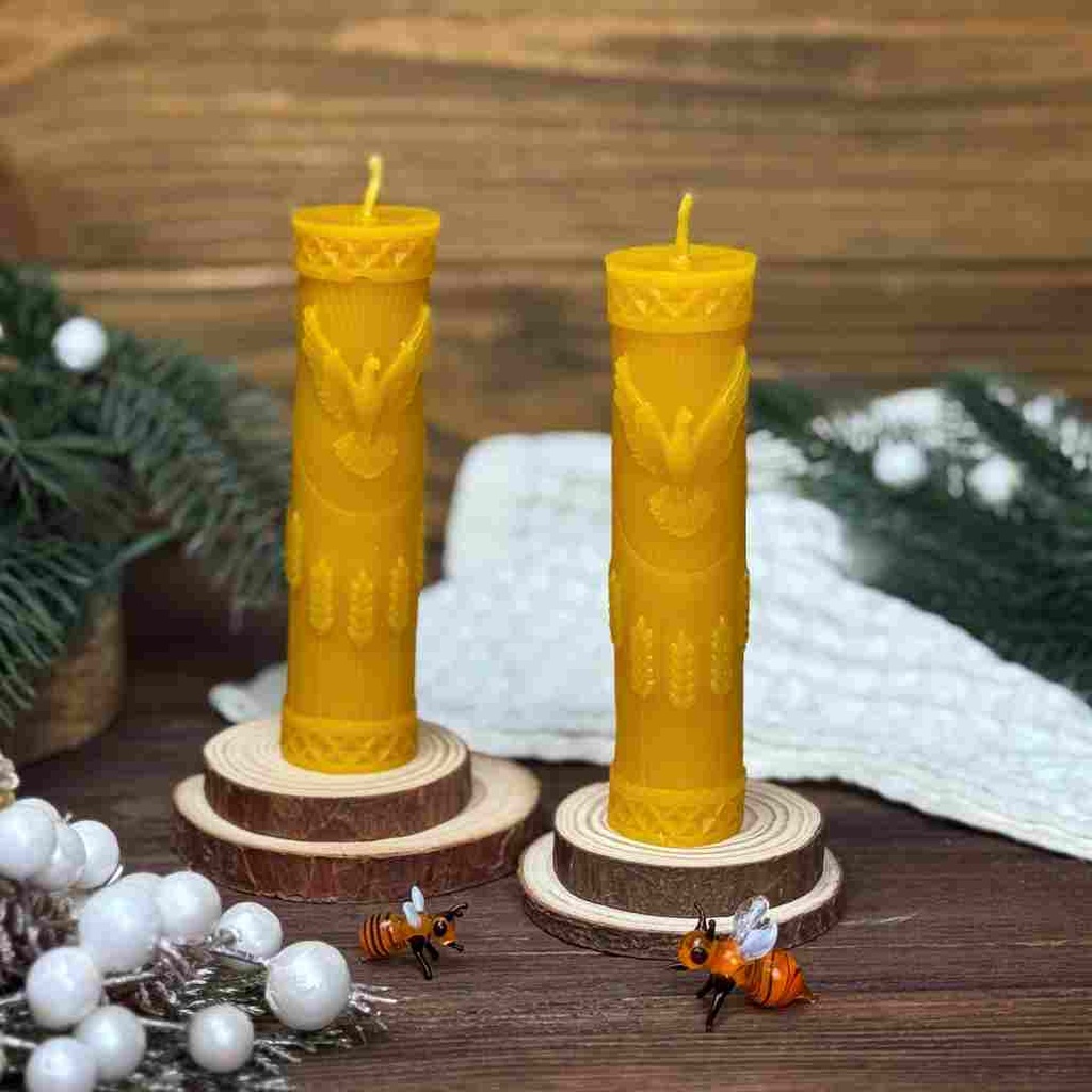 Свічка з голубом