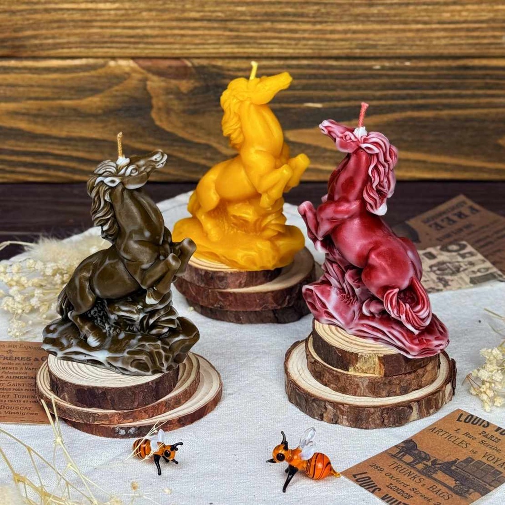 Свічка "Кінь на скелі"