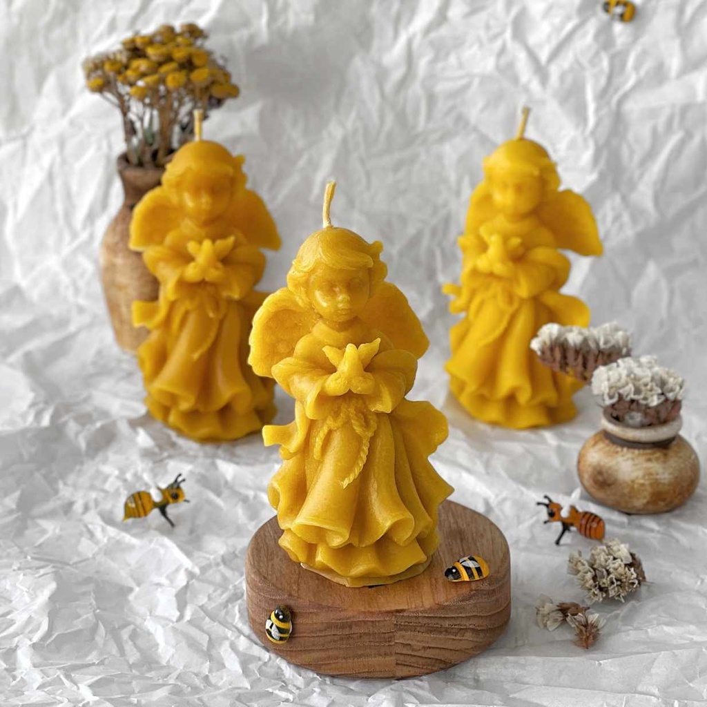 Свічка "Ангел з голубом"