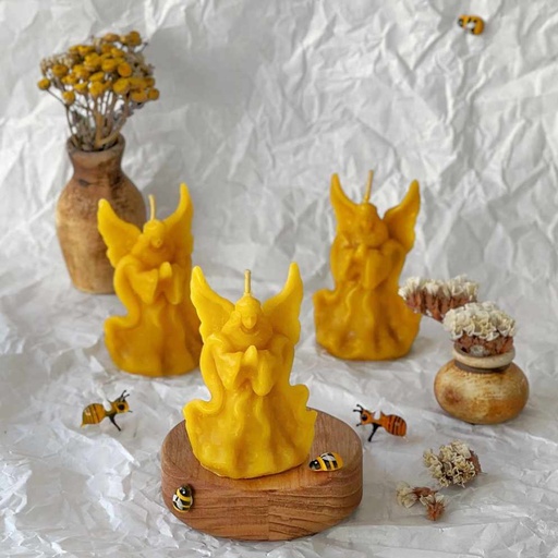 Свічка "Ангел в молитві великий"